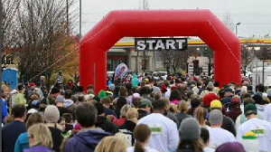 A large crowd of people gathered just before the starting line for the Southern Oregon Turkey Trot in 2011